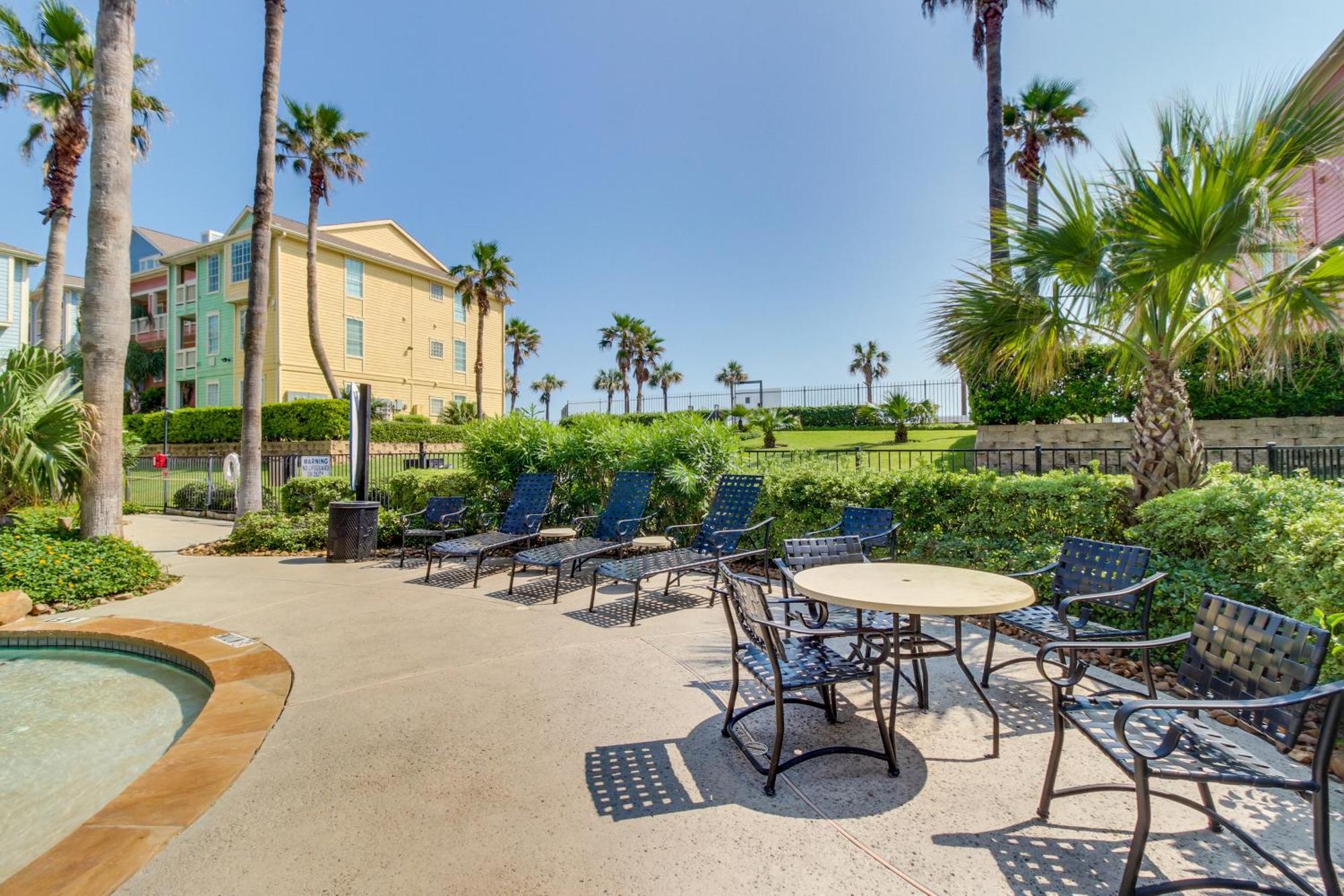 The Dawn Condominiums Galveston Room photo